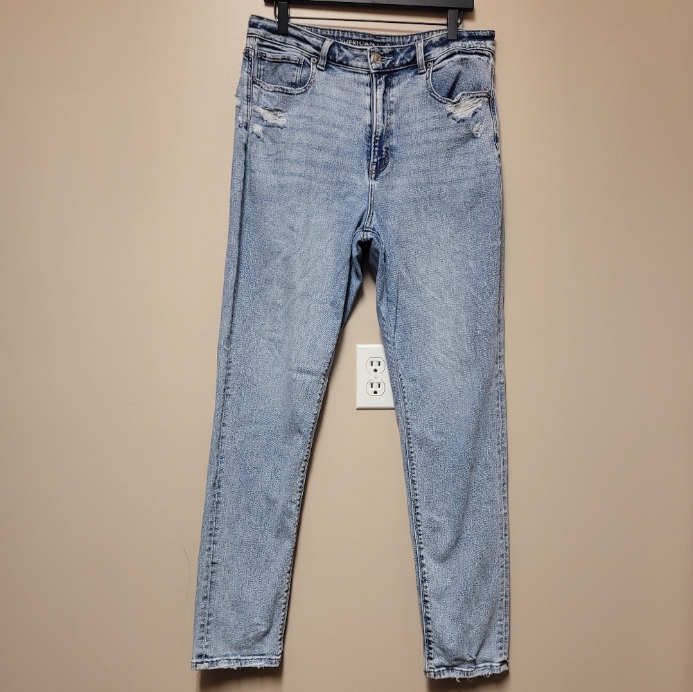 American Eagle High Rise Mom Jean 12